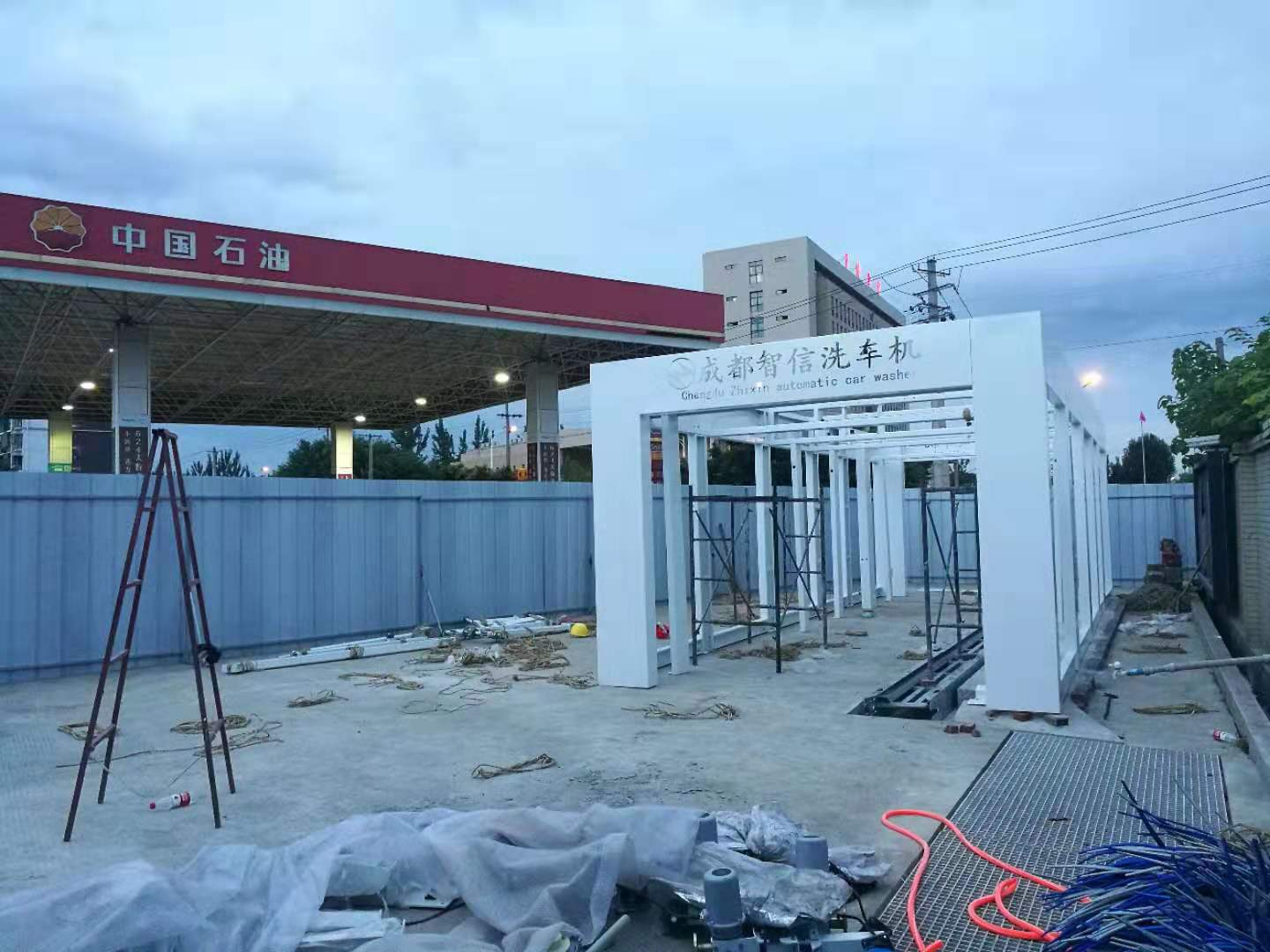 德陽(yáng)什邡全自動(dòng)洗車機(jī)安裝完成