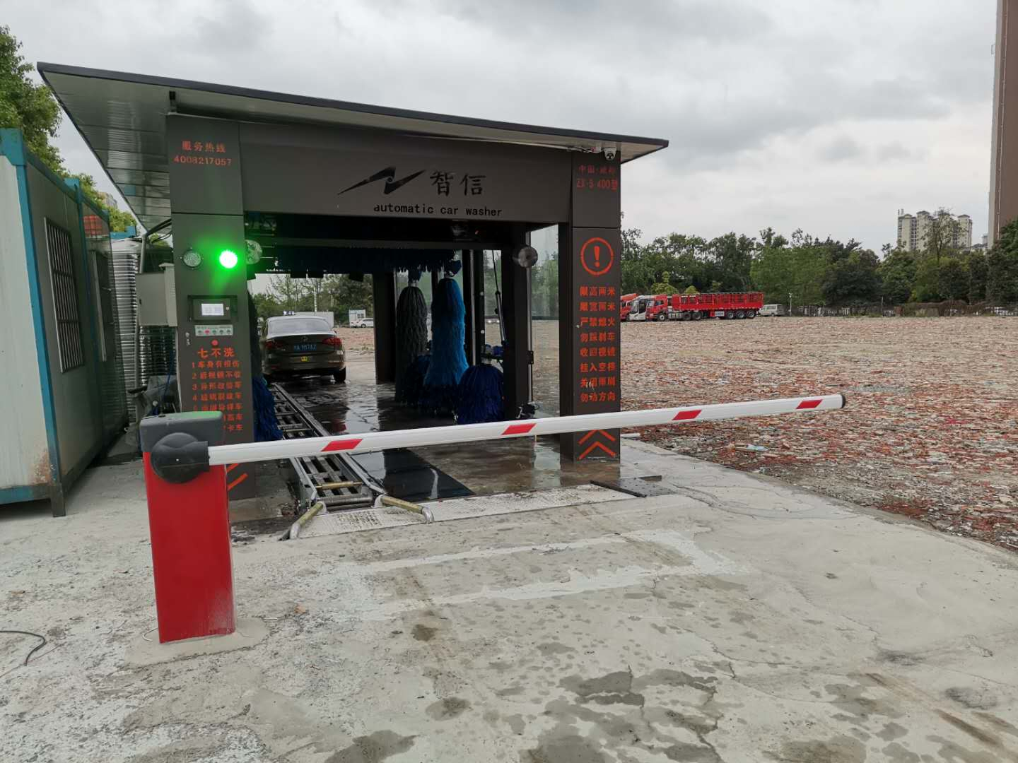 成都一停車場(chǎng)智信洗車機(jī)